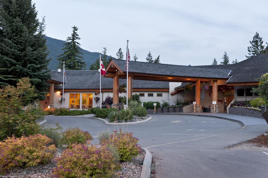Quaaout Lodge & Spa At Talking Rock Golf Resort Squilax Exterior photo